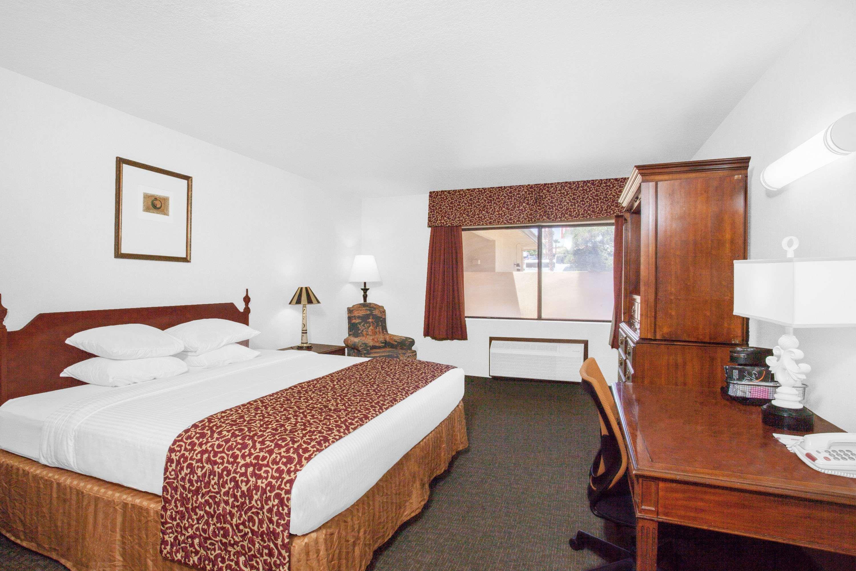 Ramada By Wyndham Barstow Hotel Kültér fotó