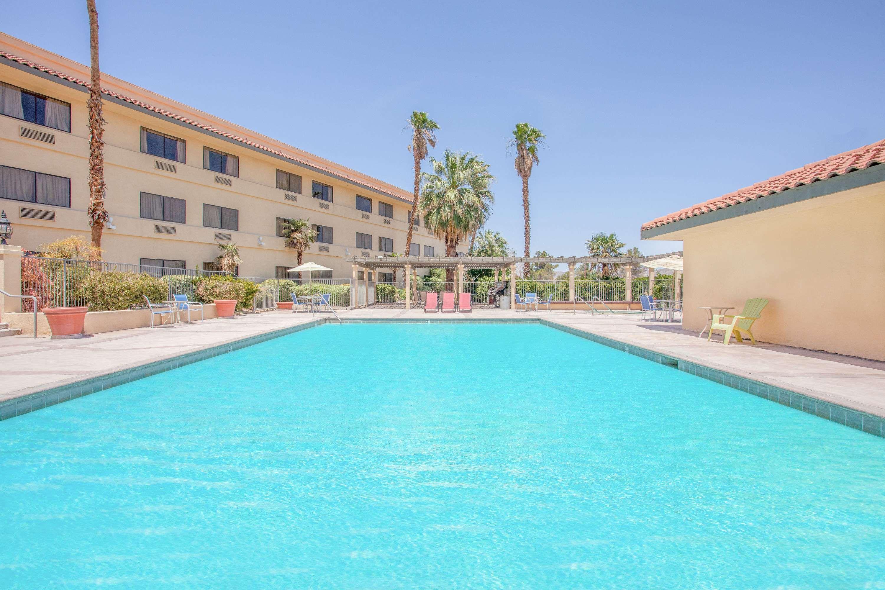 Ramada By Wyndham Barstow Hotel Kültér fotó