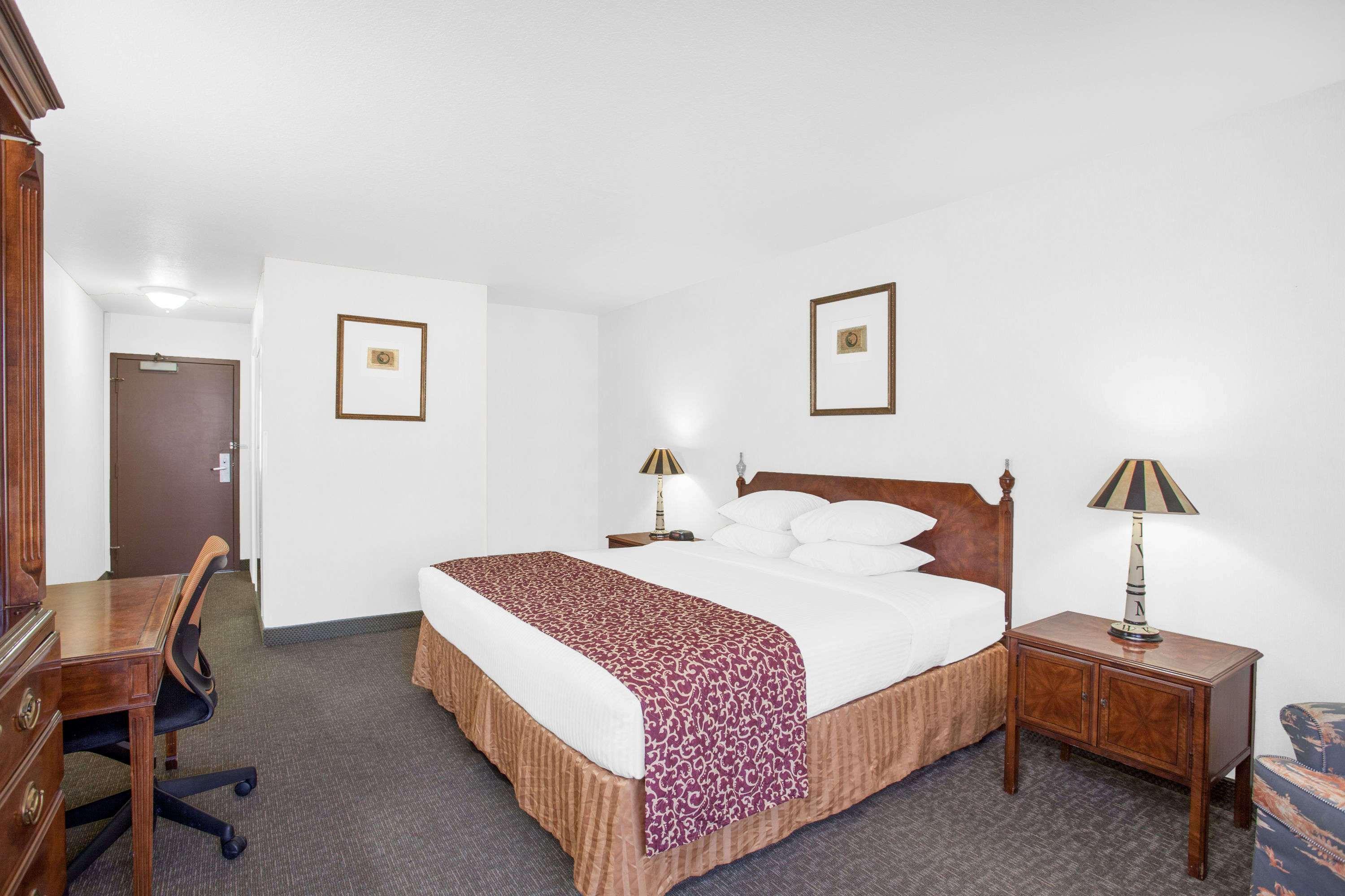 Ramada By Wyndham Barstow Hotel Kültér fotó